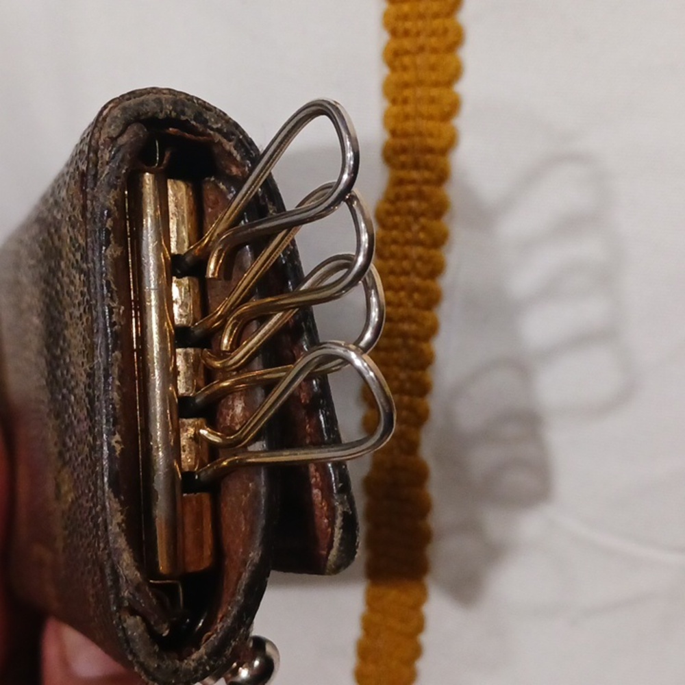Louis Vuitton Brown and Gold Monogram Key Case - Picture 9 of 14